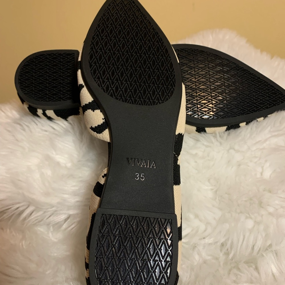 VIVAIA ladies tiger, print pointed toe flats size 35EU (4-5) US size (tiny)NWOT - Picture 2 of 9